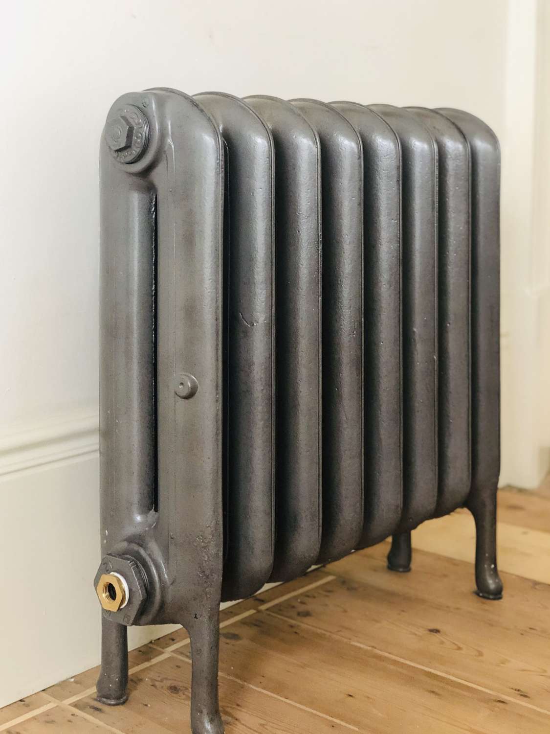 Antique cast iron radiator - princess