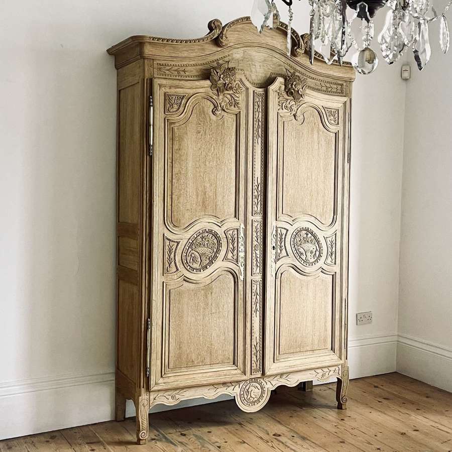 Antique French oak armoire with hanging rail